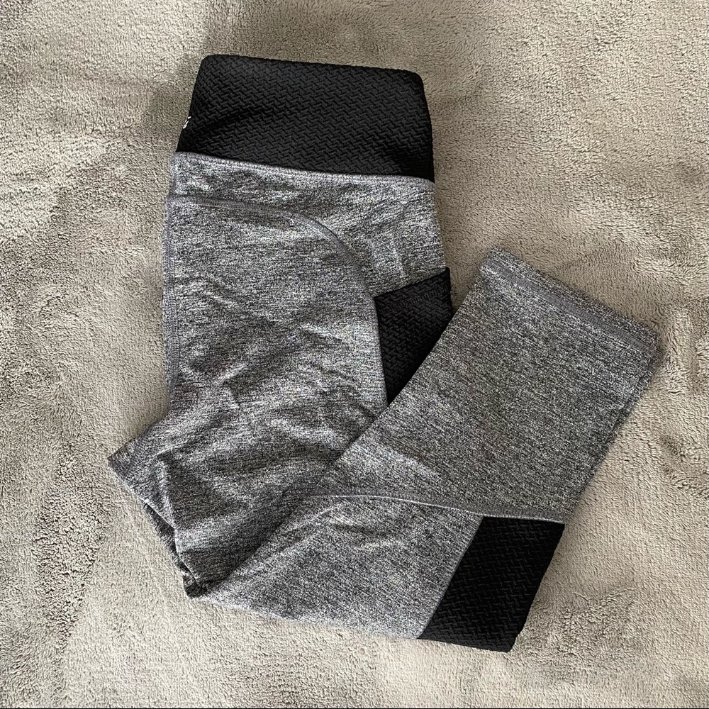 Forever 21 | Active Mesh Paneled Capri Leggings